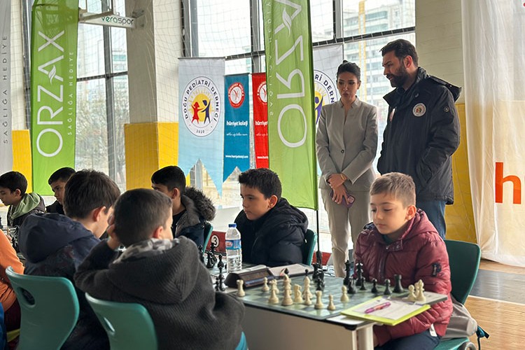 Satranç turnuvasına çocuklardan büyük ilgi