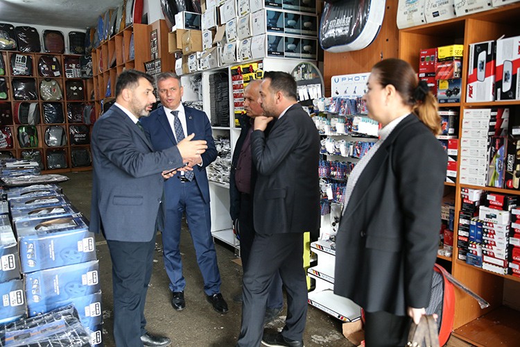 Samsun'da selden etkilenen esnafın yaralarının sarılıyor