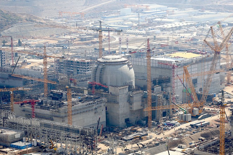 Bakan Bayraktar, Akkuyu NGS inşaat sahasında incelemede bulundu