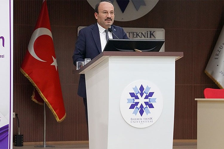 Erzurum'da akademisyenler kadına yönelik şiddeti konuştu