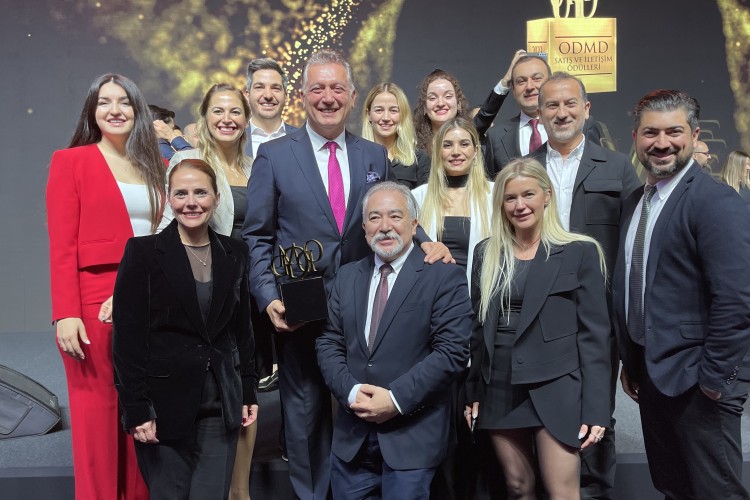 Yılın Jüri Özel Ödülü Mercedes-Benz'in