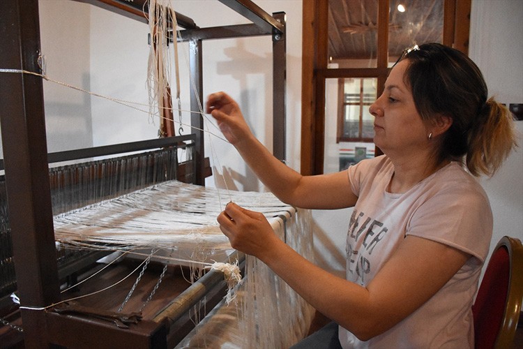 İpek dokumacılığı yeniden canlandıracak