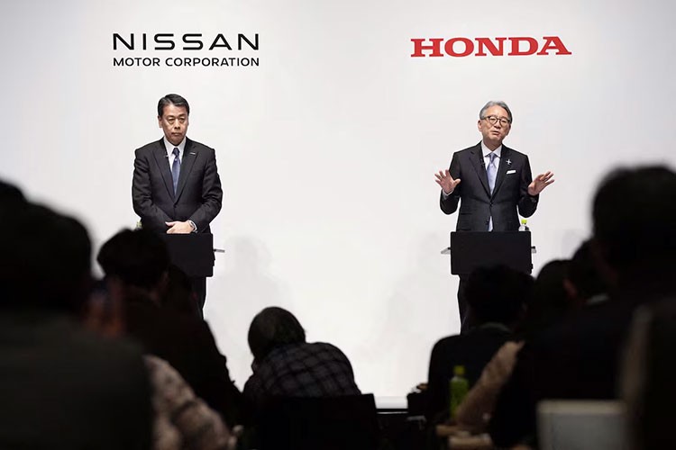 Japon otomobil üreticileri Honda ve Nissan birleşmeyi değerlendiriyor