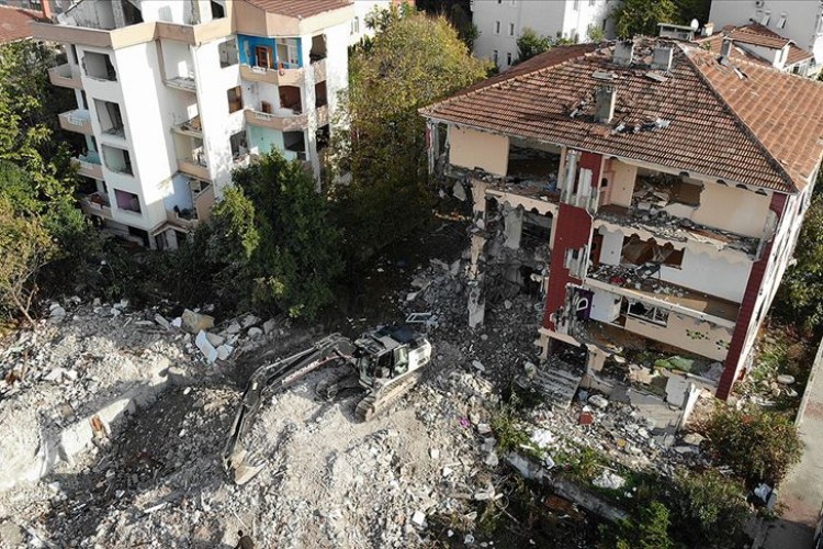 Riskli yapılar 4 aşamada yenileniyor