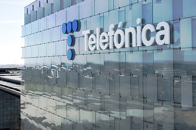 İspanya, Telefonica'da çoğunluğun Suudi şirketine geçmesini önlüyor