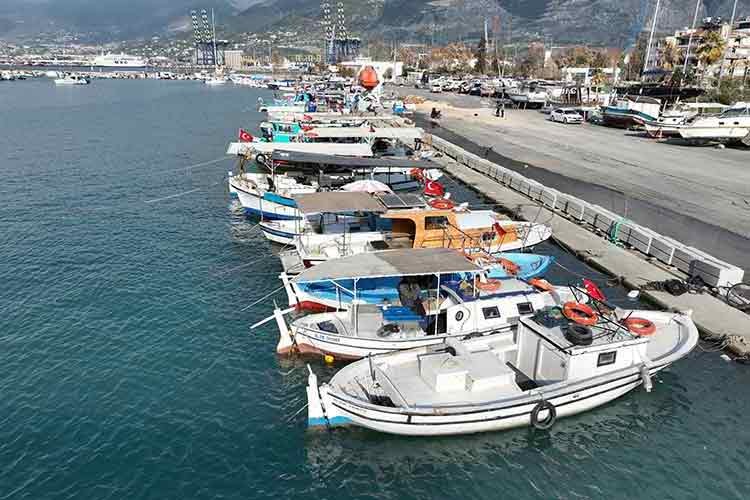 Hataylı balıkçılar denize açılmak için hazırlıklara başladı
