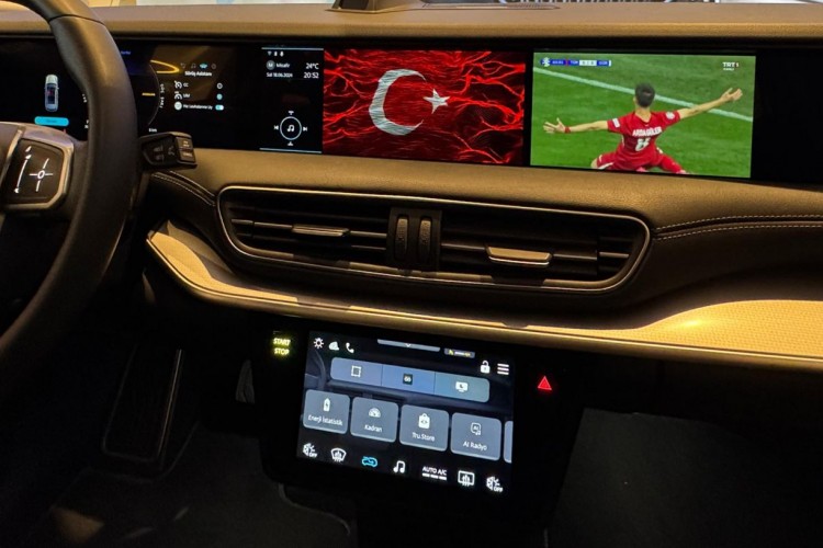 Tarihi maçı TOGG'dan izlediler