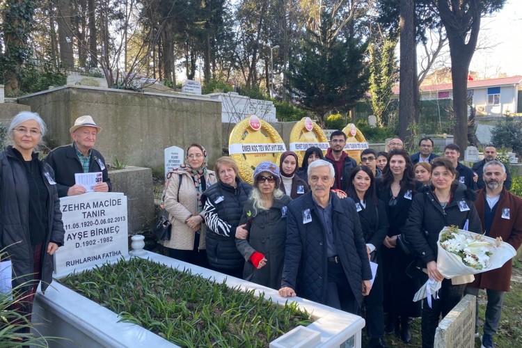 Türk Eğitim Vakfı, Usta Tiyatrocu Zehra Macide Tanır'ı Kabri Başında Andı