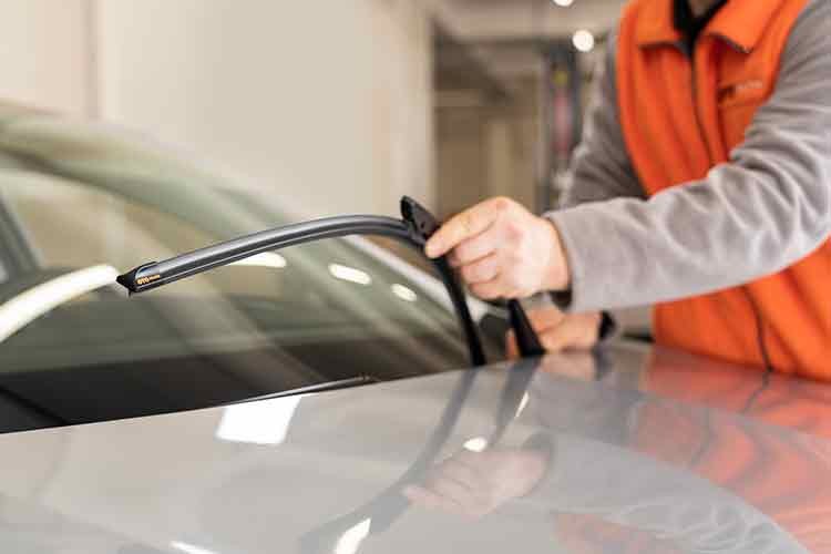 Otopratik markalı ürünlerde artık 'Silecek' de var