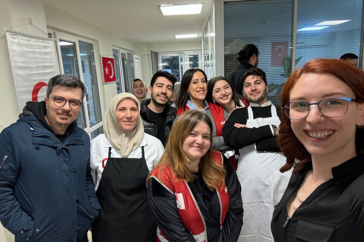 TikTok Türkiye'den Kızılay Pendik Aş Evi'nde bin kişilik iftar yemeği