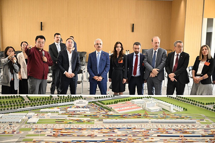 Uraloğlu, Çin'i ziyaretinde Şian şehrinde temaslarda bulundu