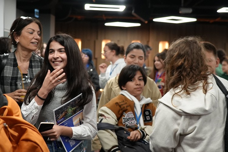 Türkiye'den ve Avrupa'dan ortaöğretim öğrencileri İstinye Üniversitesi'nde bir araya geldi
