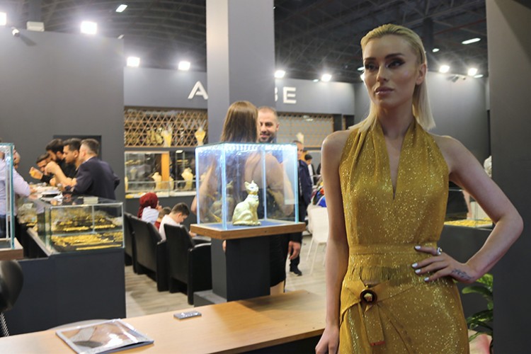 Van'da Değerli Takılar Fuarı yoğunluğu