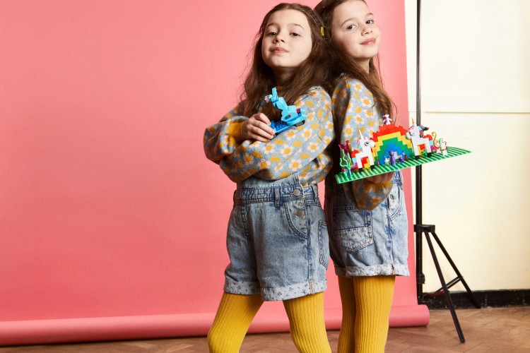 MÜKEMMELLİK BASKISI VE CİNSİYETÇİ DİL KULLANIMI KIZLARIN YARATICILIĞINI ETKİLİYOR