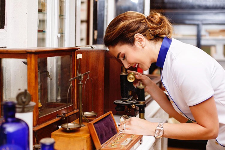 "Hayatın ışığında: Kadının iyileştirici dokunuşu"