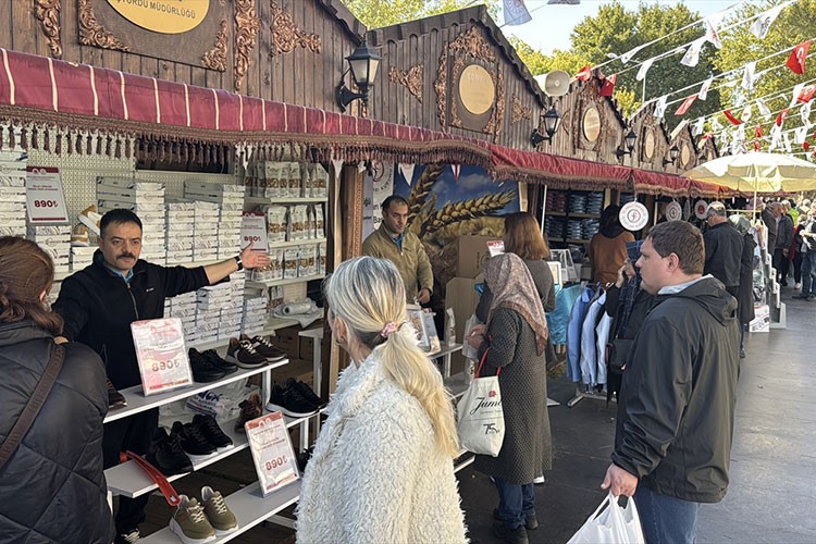 Edirne'de İşyurtları Ürün ve El Sanatları Fuarı'nda ziyaretçi yoğunluğu yaşanıyor