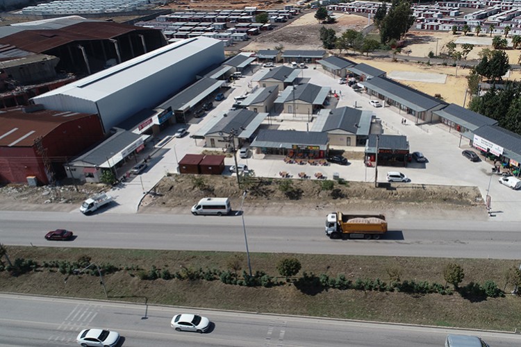 Depremzede esnaf için planlanan iş yerlerinin yüzde 60'ı tamamlandı