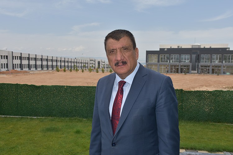 Kayısı üreticisi ile alıcısını bir araya geliyor