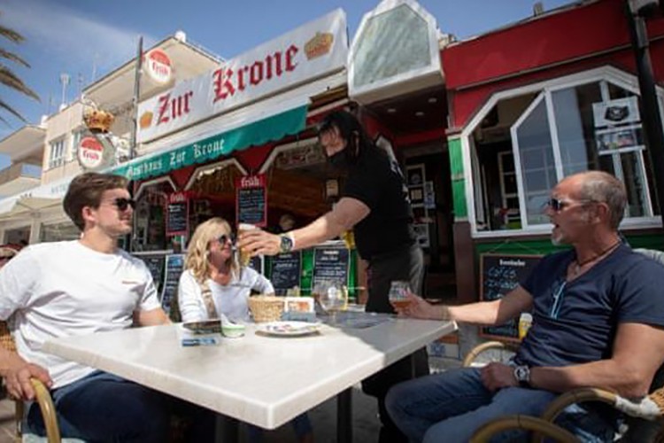 Birçok ülke seyahat kısıtlamalarını kaldırıyor