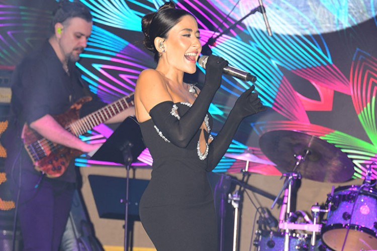 Depremzedeler İçin Sahneye Çıkacak