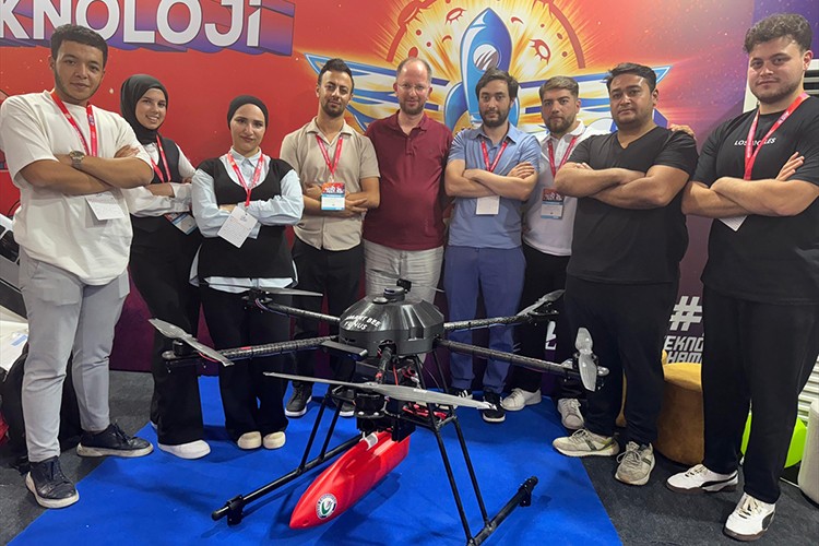 Üniversite öğrencilerinin yapay zeka destekli cankurtaran İHA'sı TEKNOFEST'te