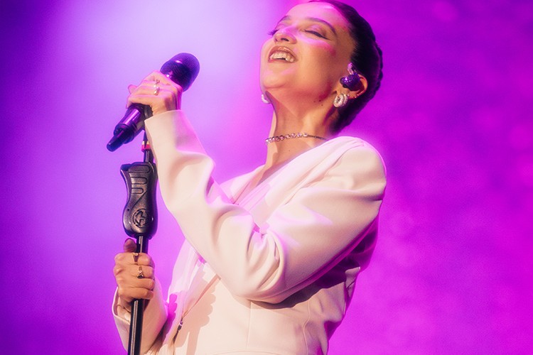 Göz alıcı geceye imza attı