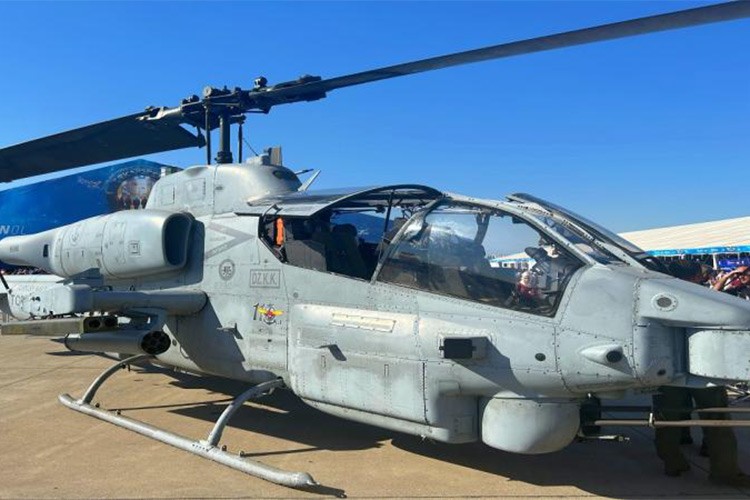 Cirit füzesi Super Cobra helikopterinde tanıtıldı