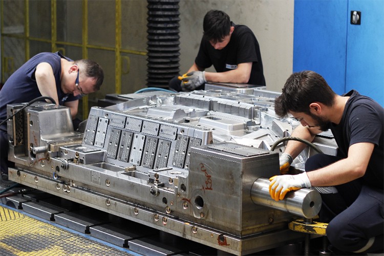 Dev otomobil markalarının uçtan uca çözüm ortağı