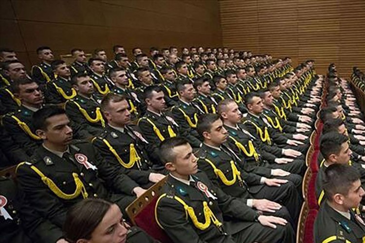 Hukukçu subay alınacak