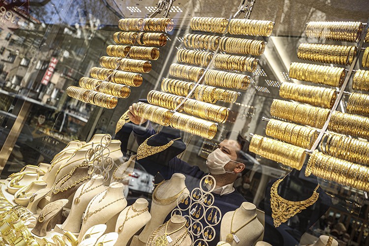 Gram altın yeni haftaya 785 TL'den başladı