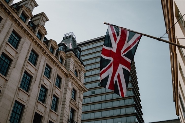 İngiltere'de kamu maliyesinde 22 milyar sterlinlik boşluk