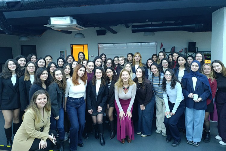 L'Oréal bilimin geleceğini temsil eden genç kadınlarla buluştu