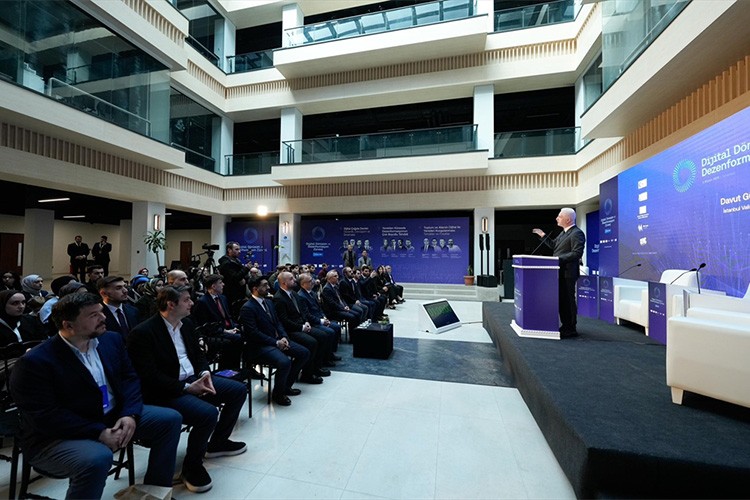 "Dijital Dönüşüm ve Dezenformasyon Zirvesi" İstanbul'da yapıldı