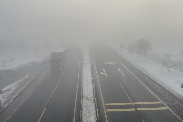 Bolu Dağı'nda sis etkili oldu