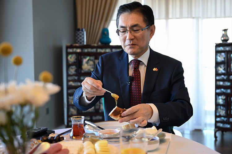 Büyükelçi Jeong güne Türk kahvaltısı yapmadan başlamıyor