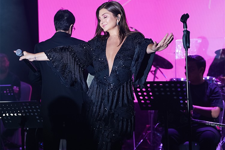 Sibel Can'dan bayram coşkusu