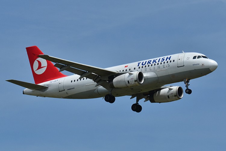 Londra-Antalya seferleri başladı