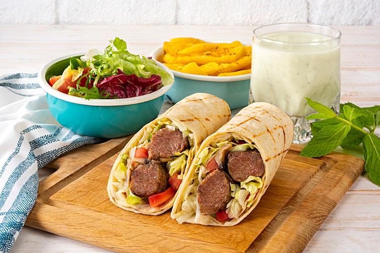 Artık iftara da konuk oluyor