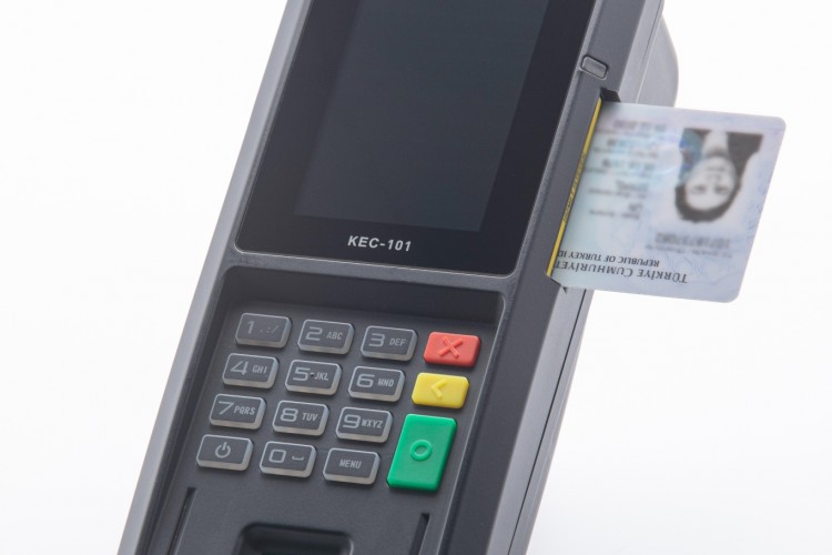 Türkiye'de hâlâ 6 milyon kişi eski kimlik kartını kullanıyor