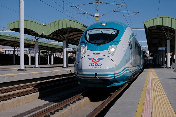 Türkiye'deki hızlı tren hat uzunluğu 3 yılda katlanacak