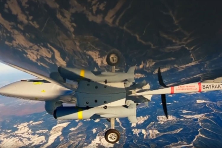 Bayraktar TB2'den tam isabet testi