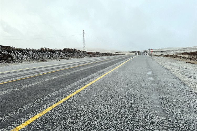 Ardahan'da kar yağışı yüksek kesimlerde etkili oluyor