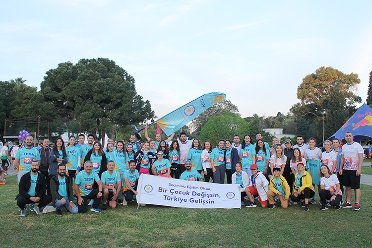 TEGV'in Maraton İzmir'de yürüttüğü kampanyayla 188 çocuk nitelikli eğitim desteğiyle buluştu