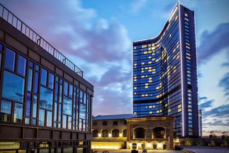 Hilton İstanbul Bomonti Hotel & Conference Center 10'uncu yaşını kutluyor