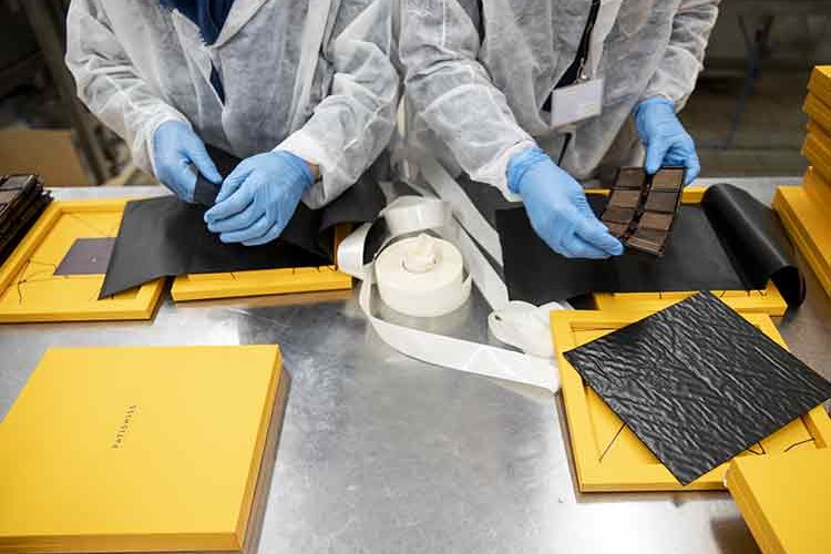 Bayram çikolataları depremzedelerin emeğiyle hazırlanıyor