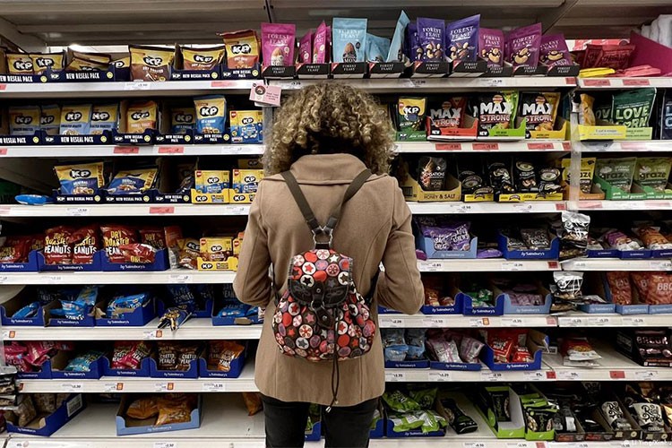 İngiltere'de tüketici güveni zayıf kalmayı sürdürüyor