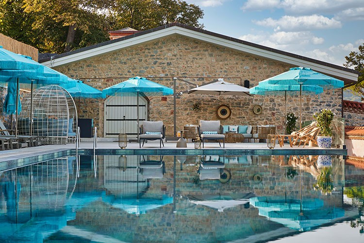 Sonsuzluk havuzlarıyla harika bir kaçış deneyimi yaşayın