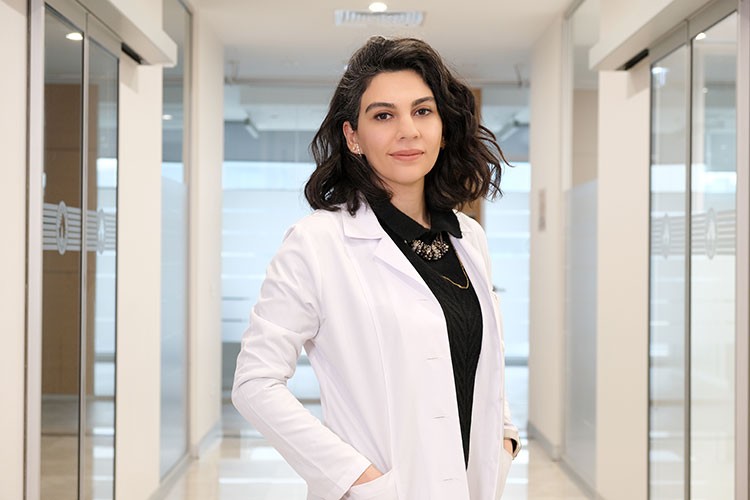 Regl, gebelik, menopoz... Diş etleri bu süreçlerden etkileniyor