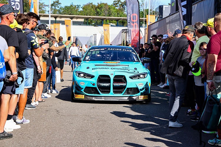 Barselona'da Şampiyonluk Parolasıyla Piste Çıkıyor