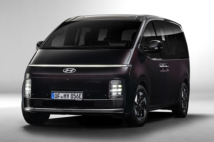 Hyundai'den Brüksel'de STARIA Elektrik ve IONIQ 3 Şovu